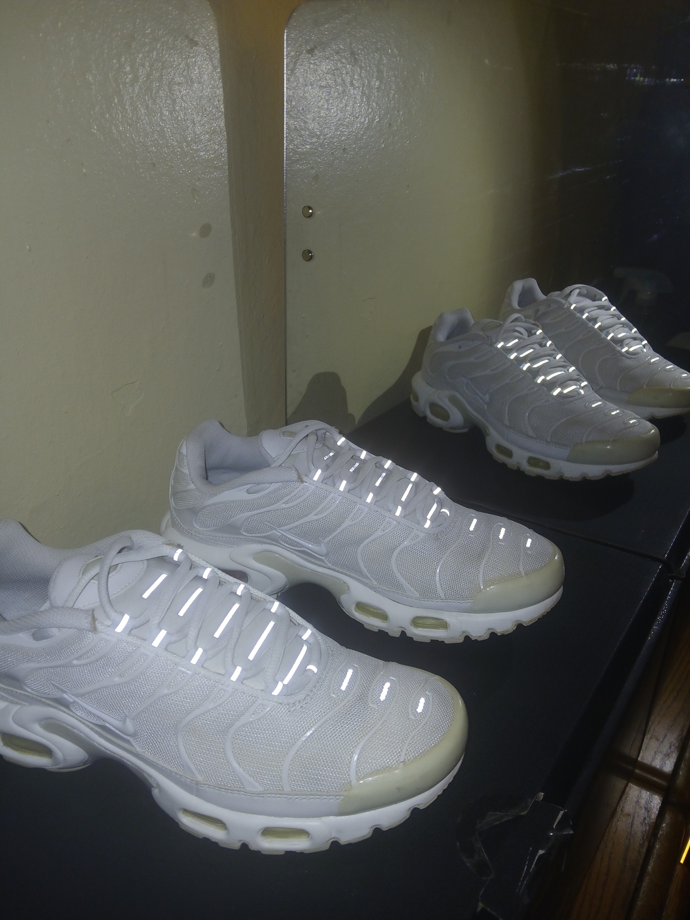 Men's White Reflective Mesh Sneakers - Cushioned Athletic Trainers